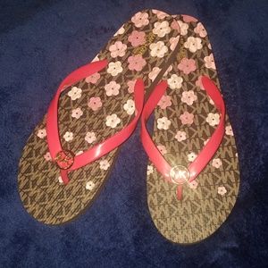 Michael kors flip flops